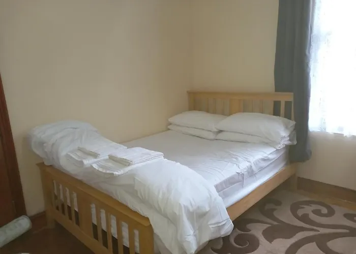 Bubblesbnb- 4 Bedroom House London